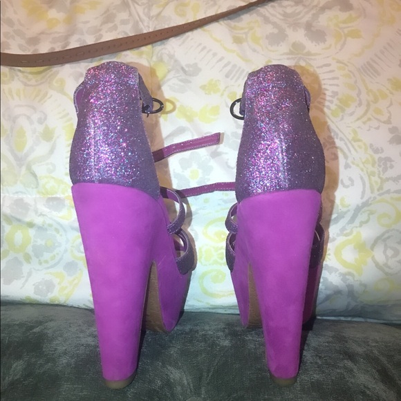 Shoes - Picture 3 of 6